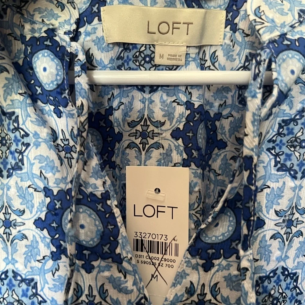 NWT the Loft Women’s Blue Floral Sleeveless Top Medium - Picture 2 of 4